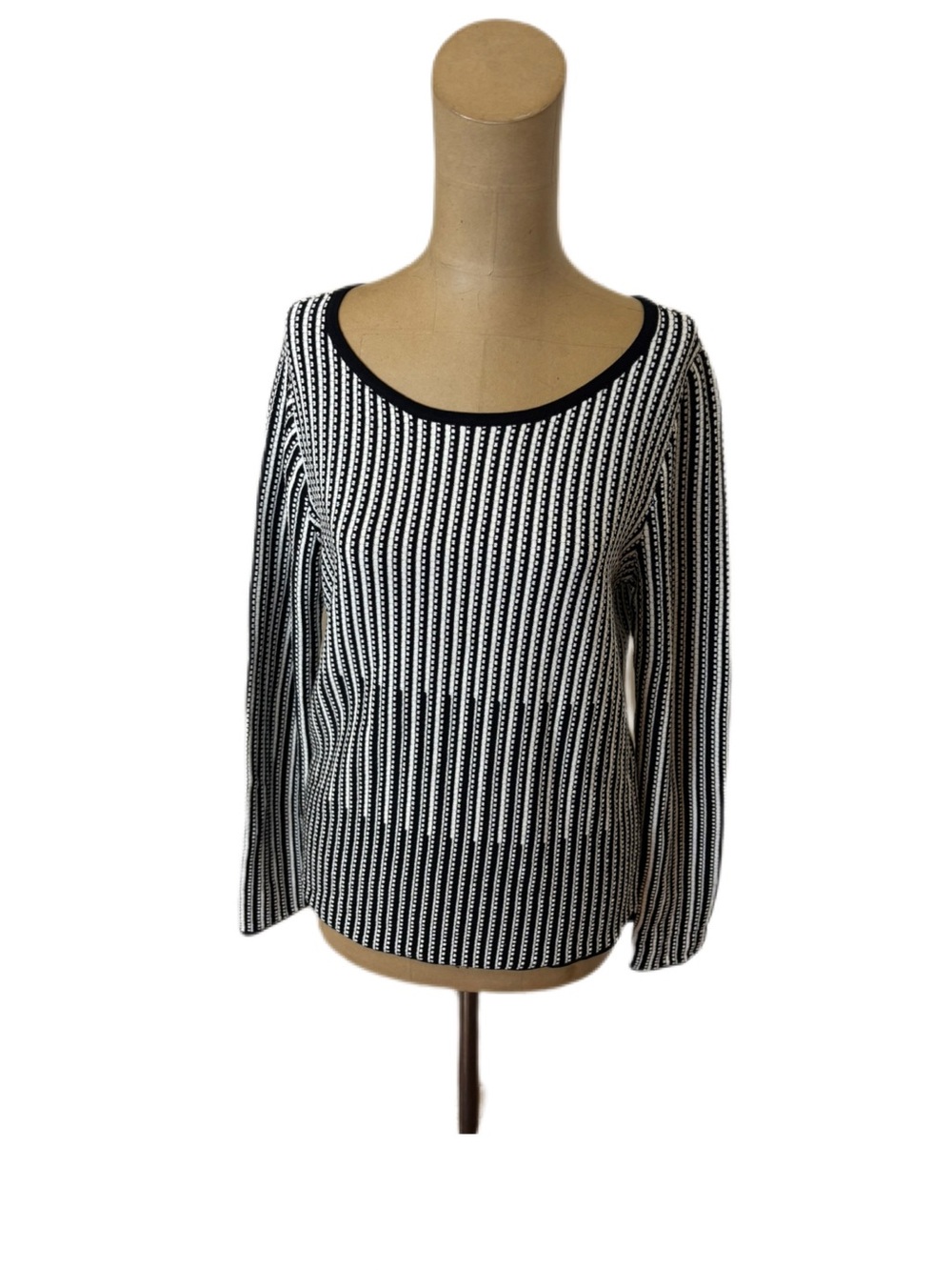 NWT! Ann Taylor Black & White Sweater Size Medium
